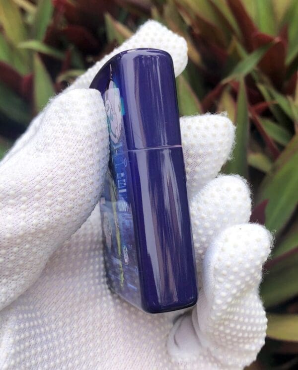 ZippoBlueMatteWindyGirlLimitedEditionWithLady_04