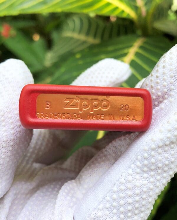 ZippoRedMatteWindyGirlDreamer_05