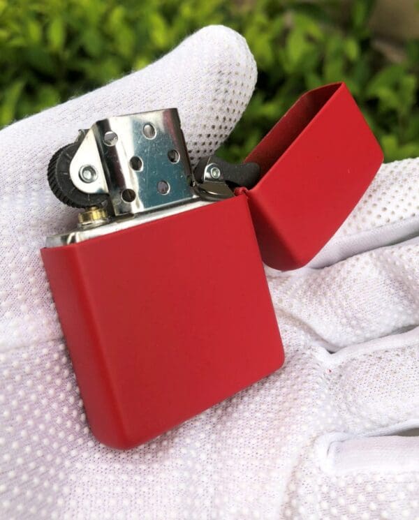 ZippoRedMatteWindyGirlLimitedEdition_03