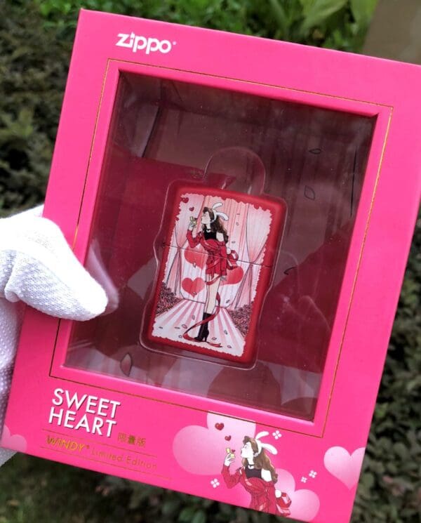 ZippoRedMatteWindyGirlLimitedEdition_10