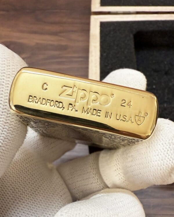 ZippoHolyBibleBrass_08